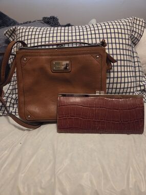 Nine West Tan Leather Crossbody Bag with Brown Croc-Textured Wallet